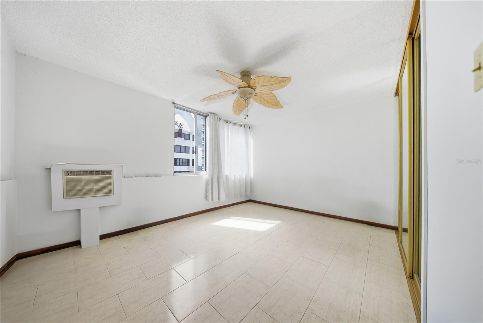 EL MIRADOR DE CONDADO - Residential