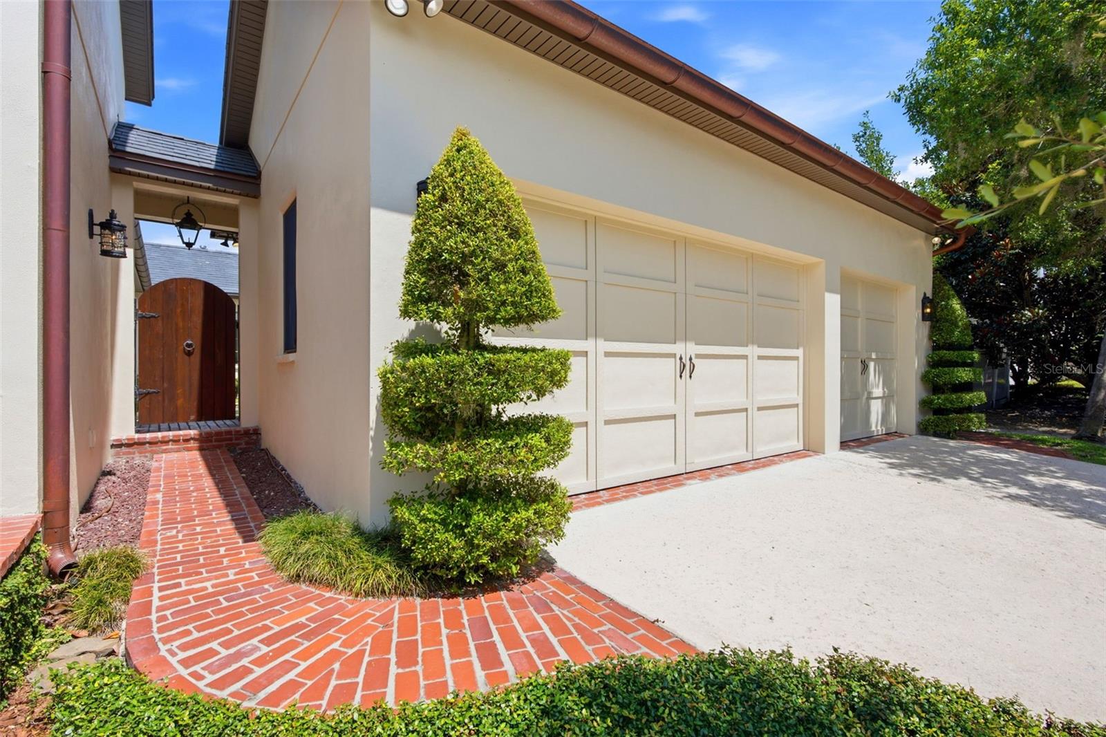 2228 AZALEA PLACE