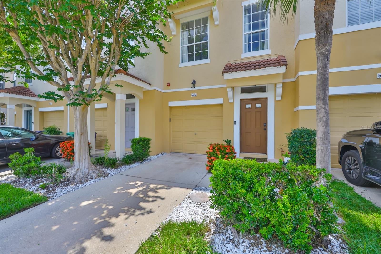 Great 3 level townhome in beautiful Bayshore West, 3 Bedrooms, two full bathrooms, and 2 half bathrooms with a one car garage. The large downstairs 3rd bedroom can be used as an office with a walk out to the patio. Ample closet space. All new bathroom vanities. Newer range, new refrigerator, newer dishwasher, newer microwave, and freshly painted interior. Walk out to your balcony from the kitchen with a great view of the pool. New AC and water heater. New Roofs installed as well. Quick walk to community pool, fantastic location, walk to Bayshore, moments to MacDill AFB, close to downtown