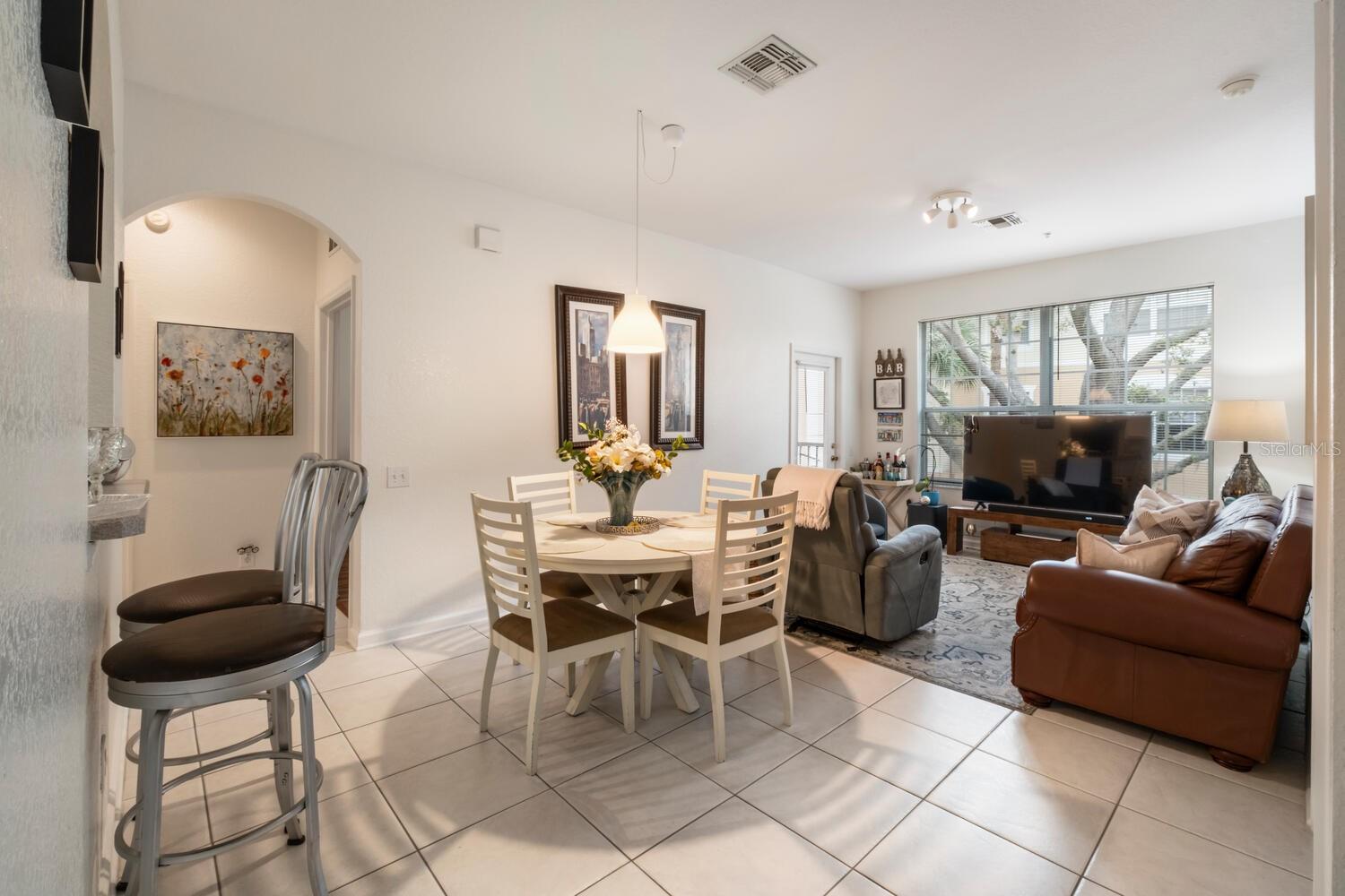 HORIZONS/STONERIDGE PLACE PH 03 - Residential Lease