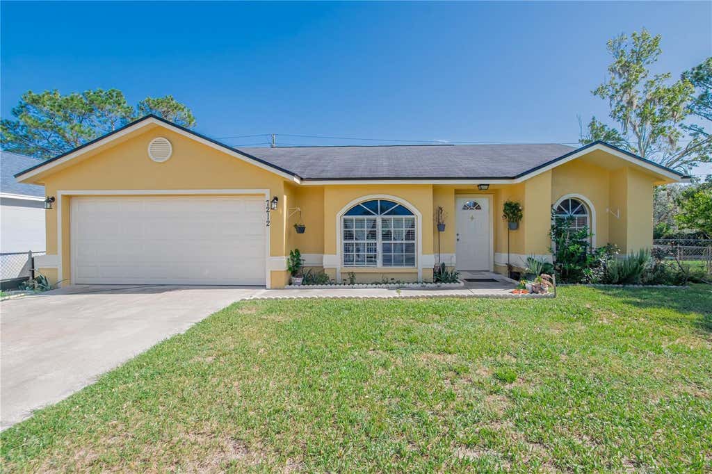 Photo of 7212 Pebble Pass Loop, Lakeland, FL 33810 (MLS # TB8529255)