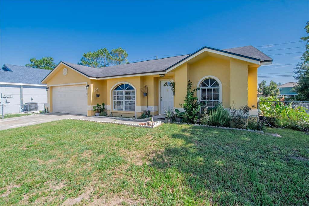 Photo of 7212 Pebble Pass Loop, Lakeland, FL 33810 (MLS # TB8529255)