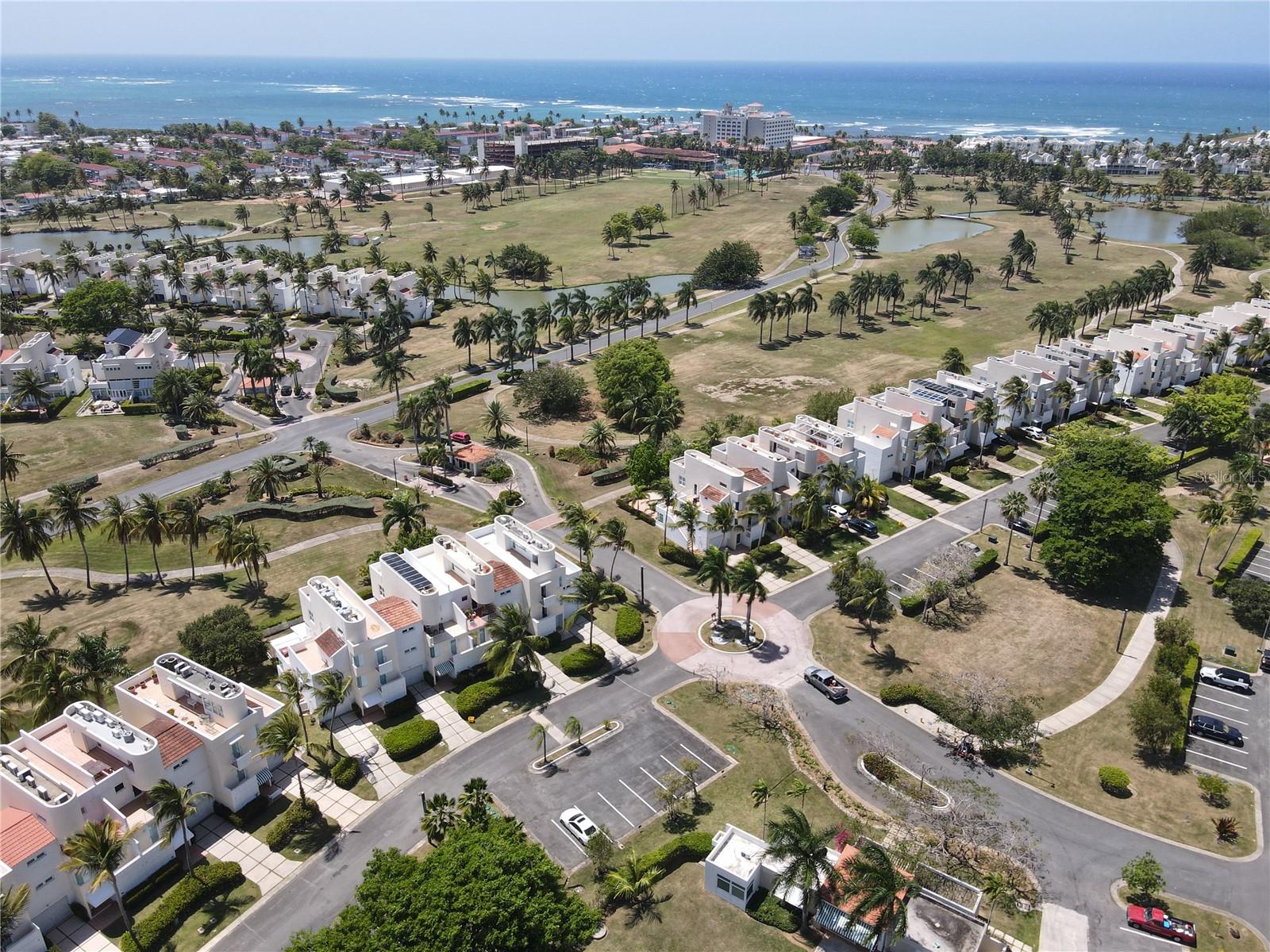 VILLAS DE GOLF ESTE - Residential