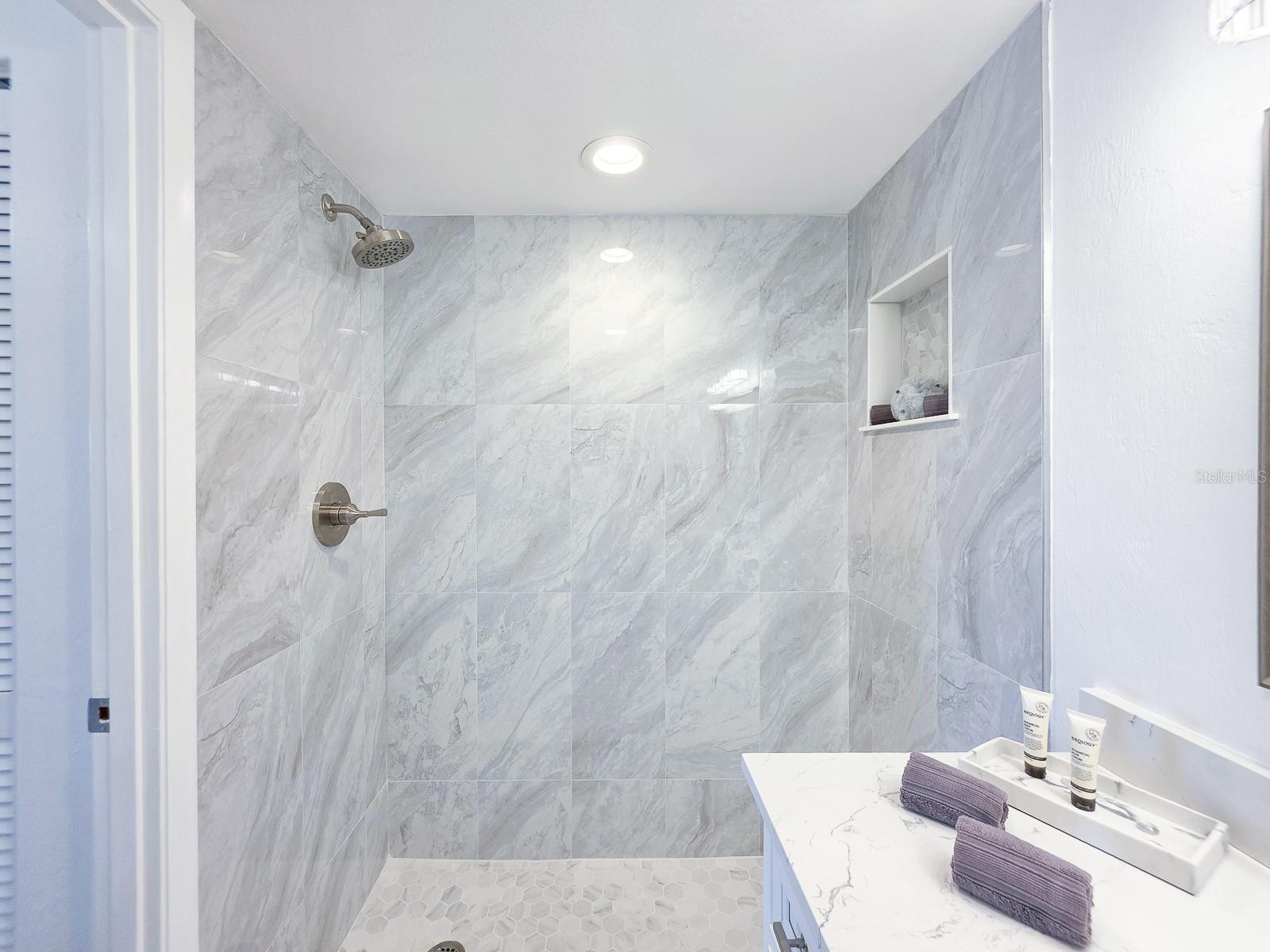 ADMIRALTY CLUB - Residential