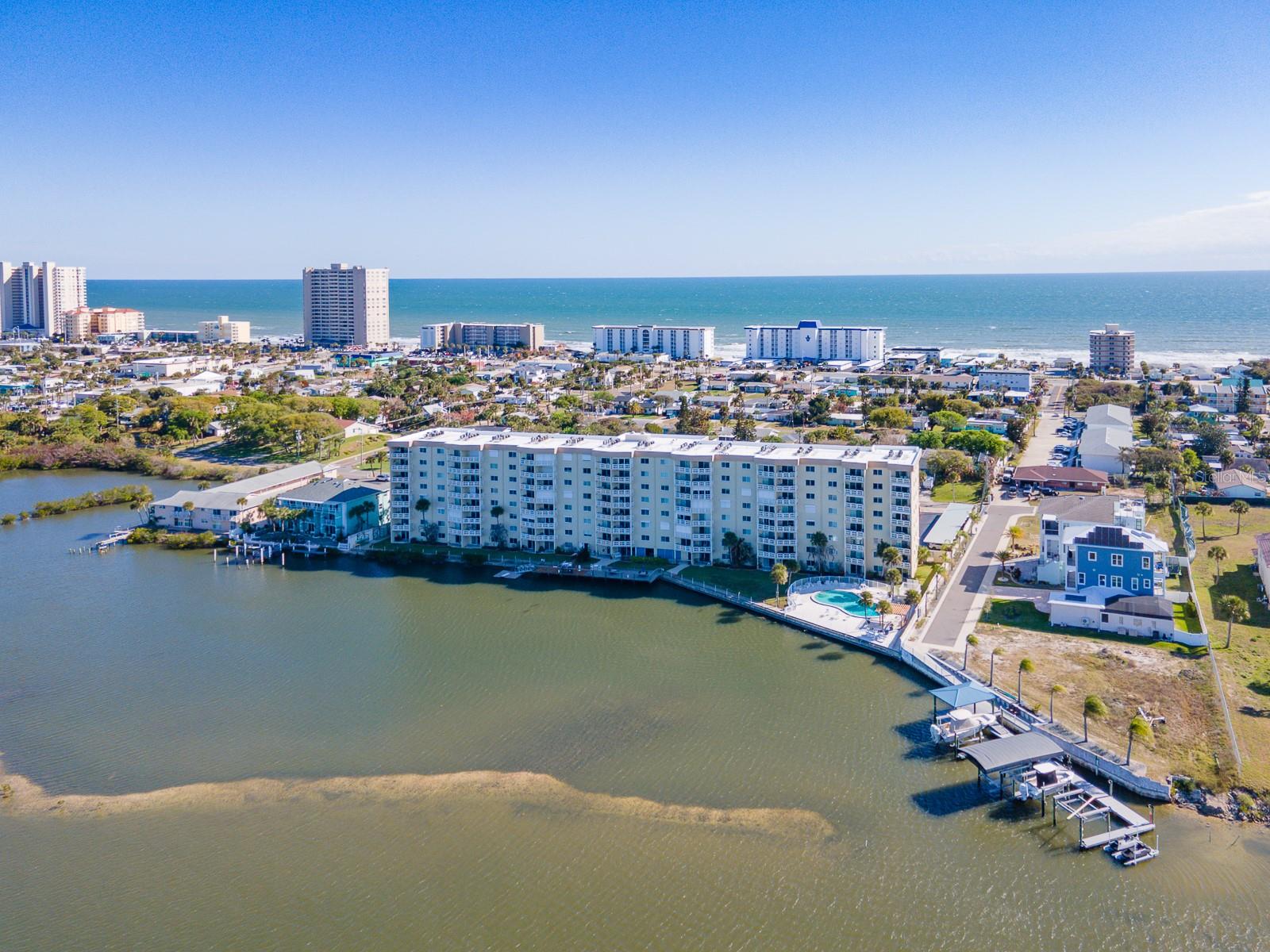 ADMIRALTY CLUB - Residential