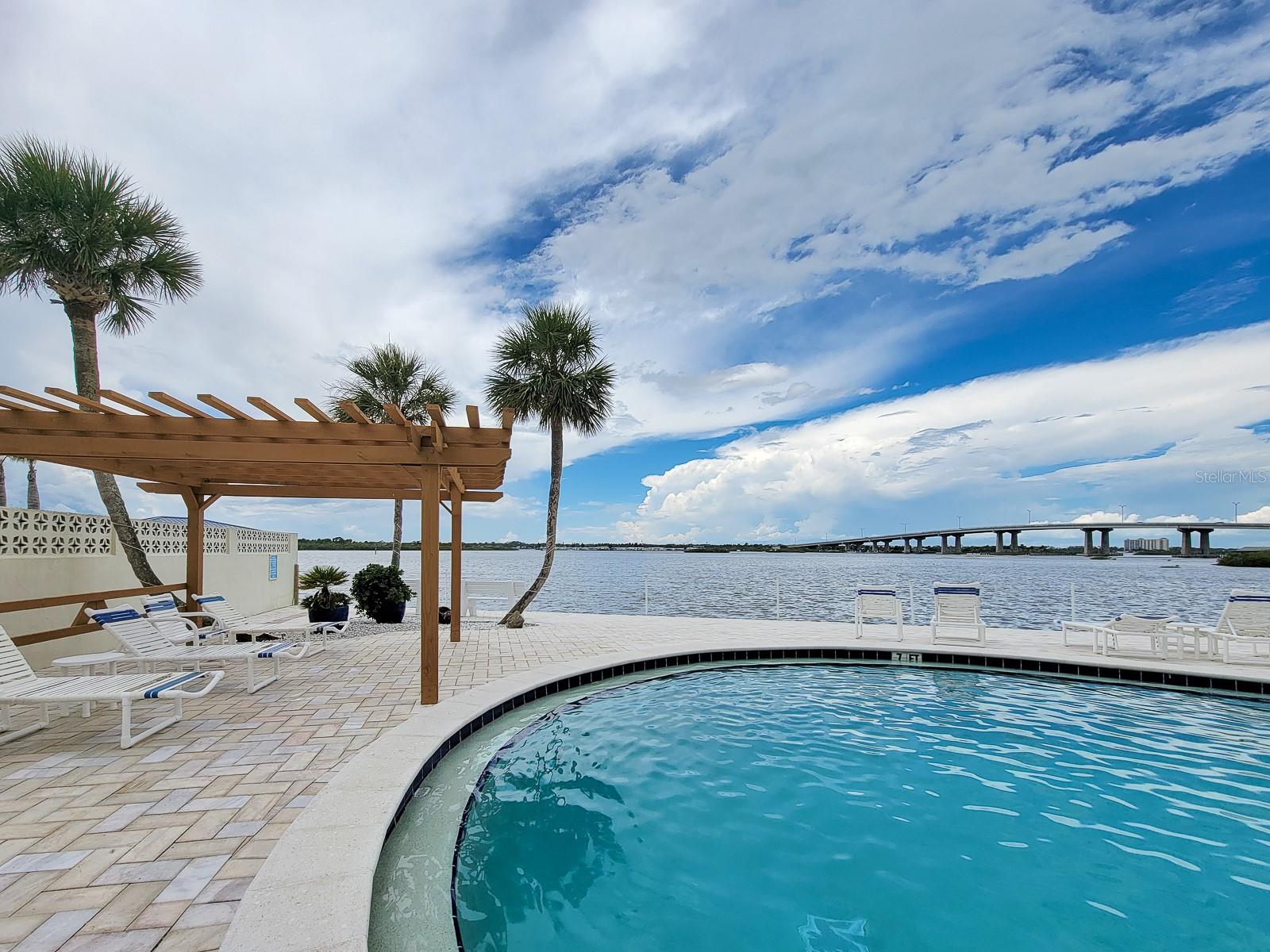 ADMIRALTY CLUB - Residential