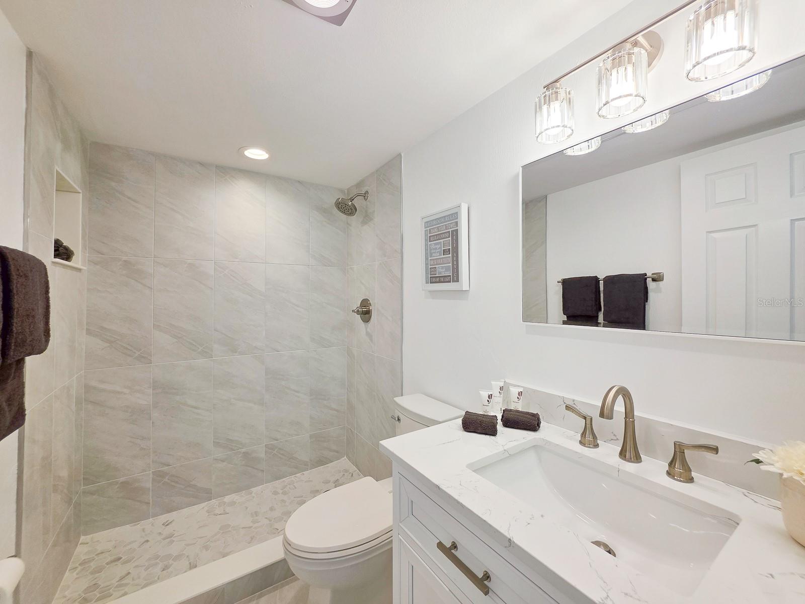 ADMIRALTY CLUB - Residential