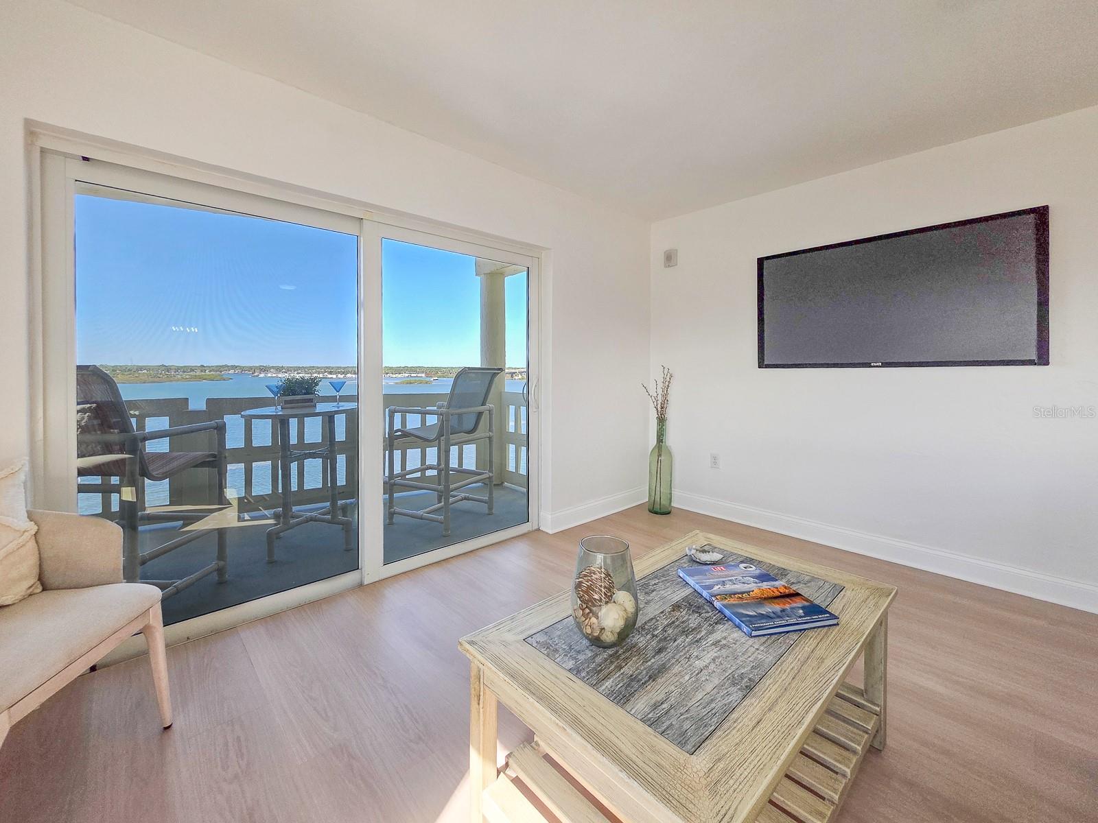 ADMIRALTY CLUB - Residential