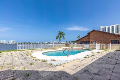 A home in DAYTONA BEACH