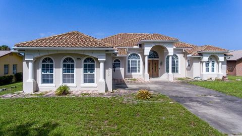 A home in DAYTONA BEACH