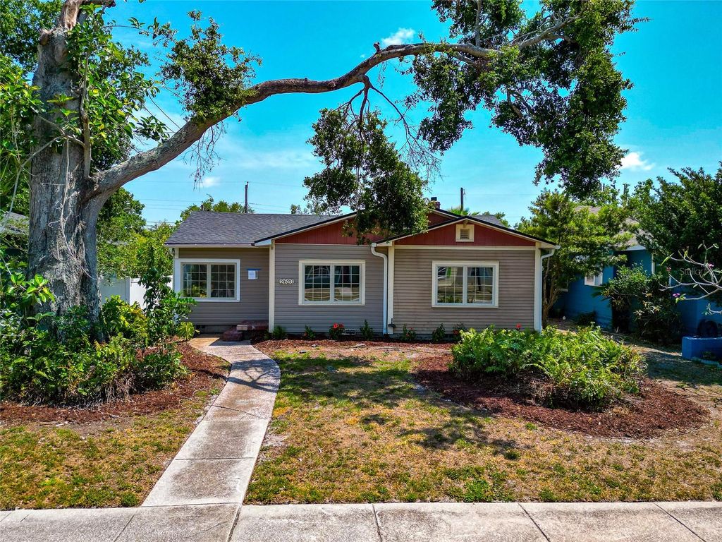 Photo of 2620 8th Avenue N, St Petersburg, FL 33713 (MLS # A4652208)