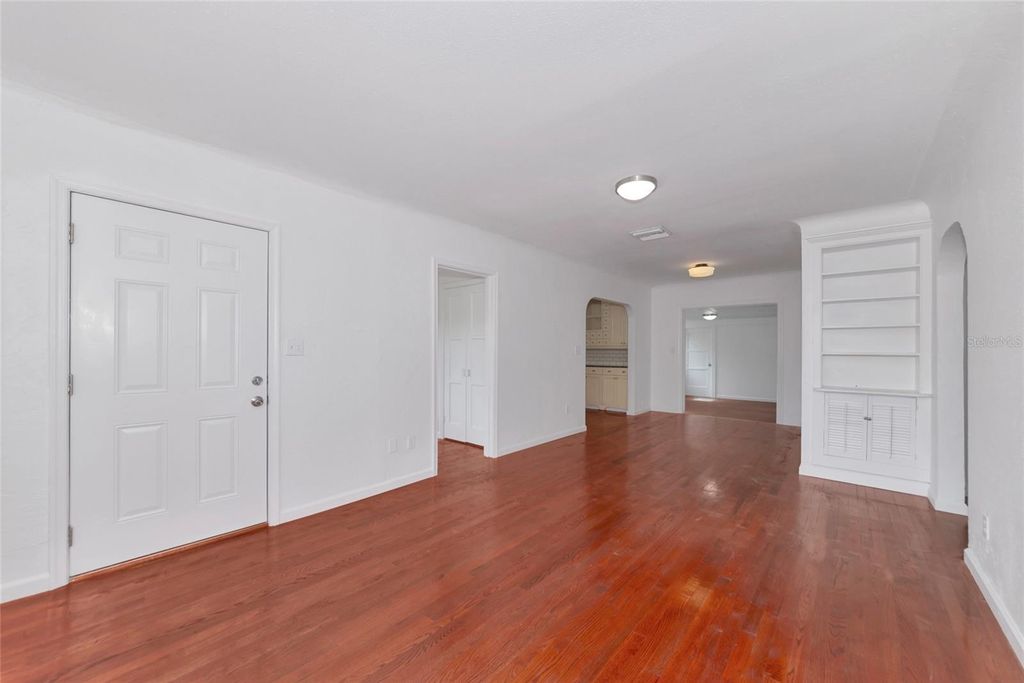 Photo of 2620 8th Avenue N, St Petersburg, FL 33713 (MLS # A4652208)