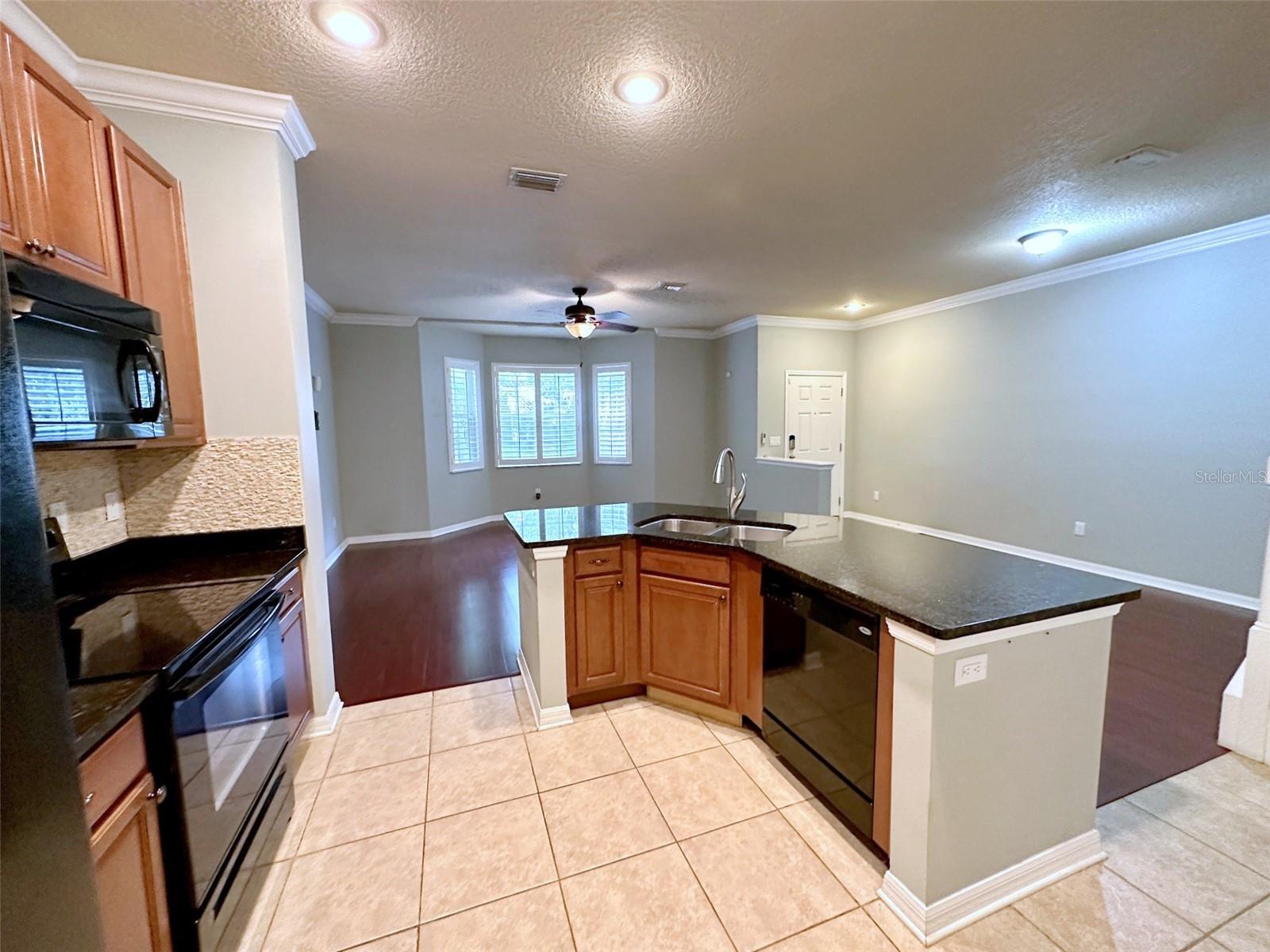 GUNN TWNHMS - PH 2 - Residential Lease