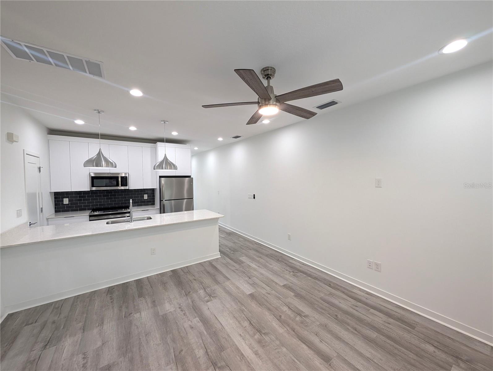 SUBDIVISION OF E 1/2 OF NE 1/4 - Residential Lease