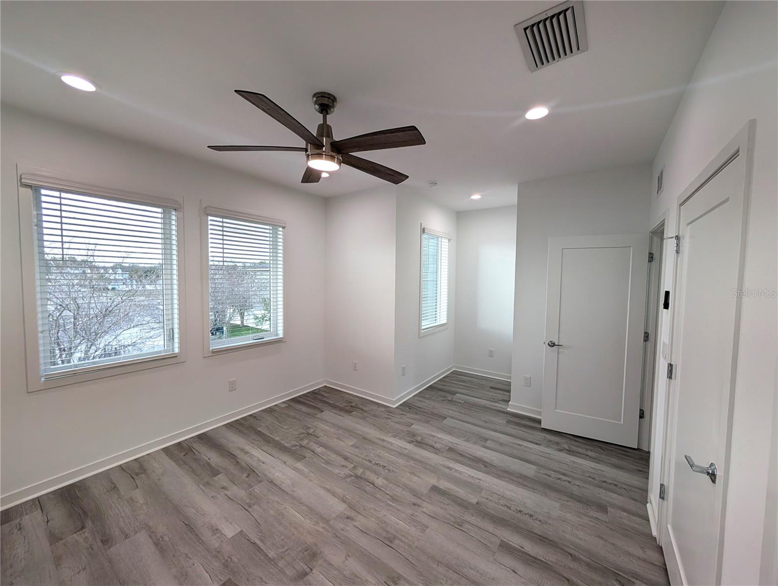 SUBDIVISION OF E 1/2 OF NE 1/4 - Residential Lease