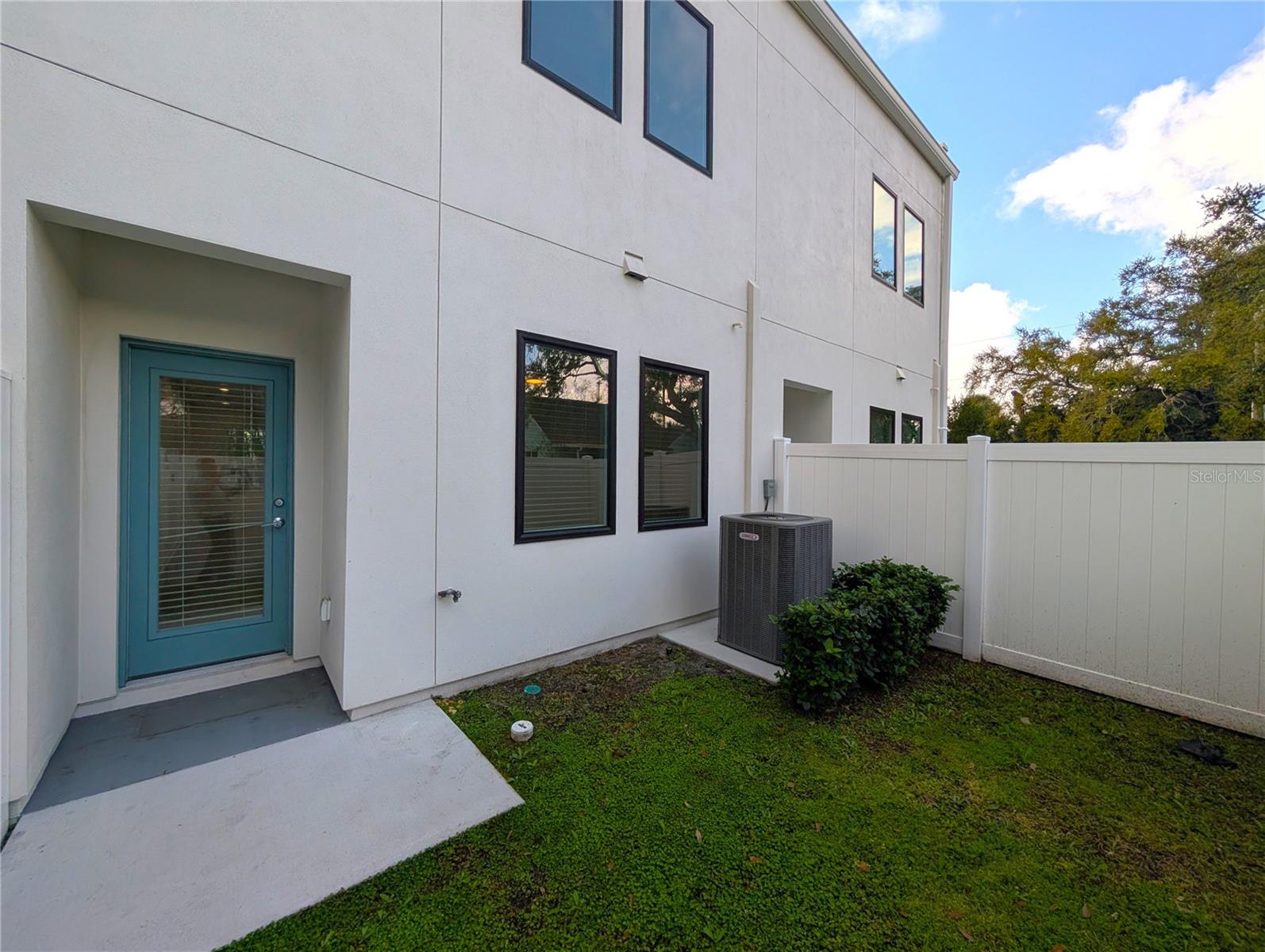 SUBDIVISION OF E 1/2 OF NE 1/4 - Residential Lease