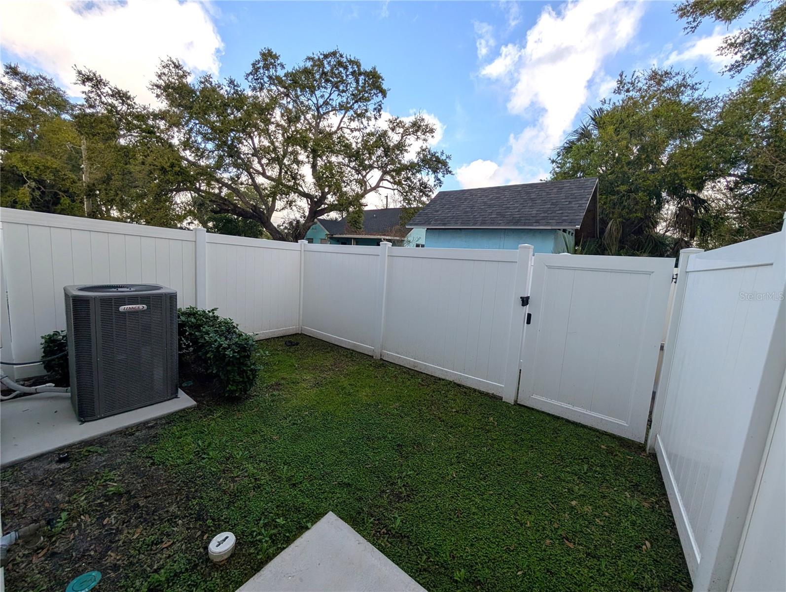 SUBDIVISION OF E 1/2 OF NE 1/4 - Residential Lease