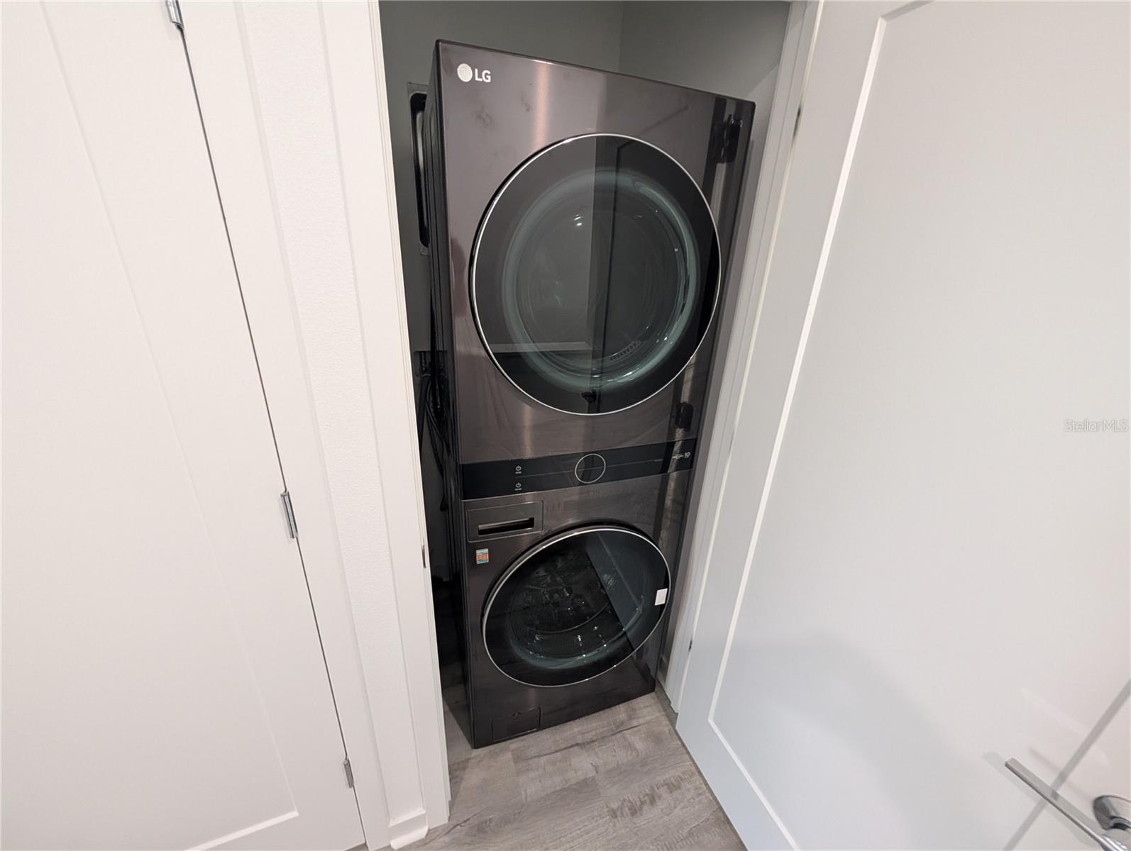 SUBDIVISION OF E 1/2 OF NE 1/4 - Residential Lease