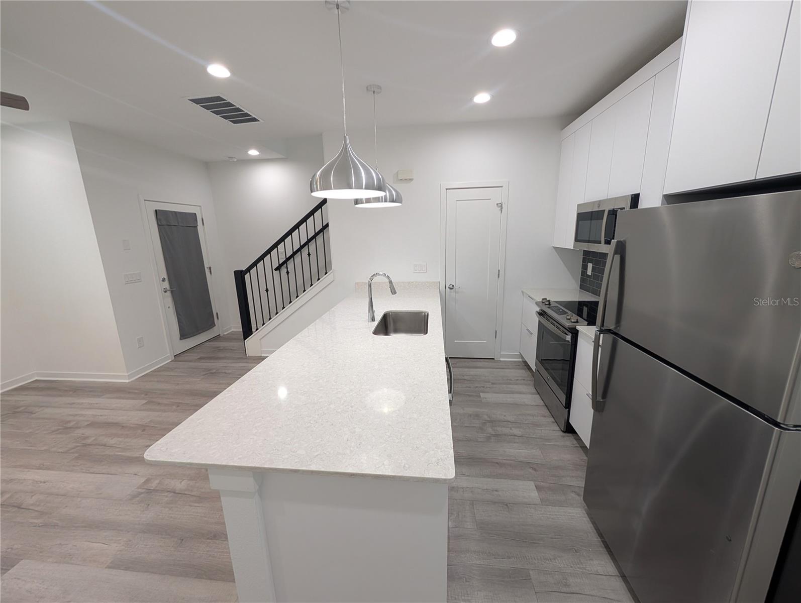 SUBDIVISION OF E 1/2 OF NE 1/4 - Residential Lease