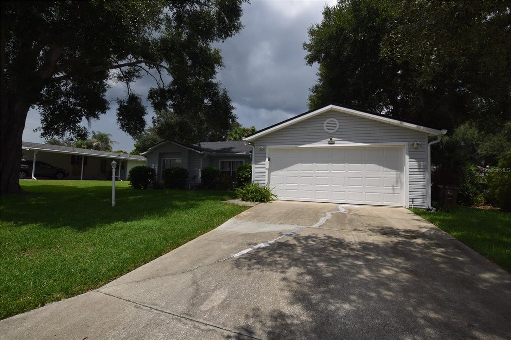 Photo of 5137 Desoto Way, Leesburg, FL 34748 (MLS # O6435619)