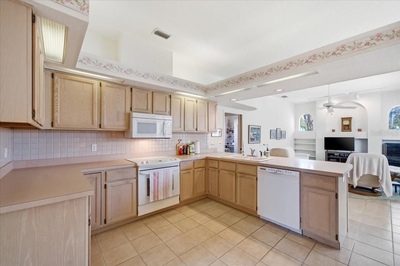 LOS ARCOS SUB - Residential