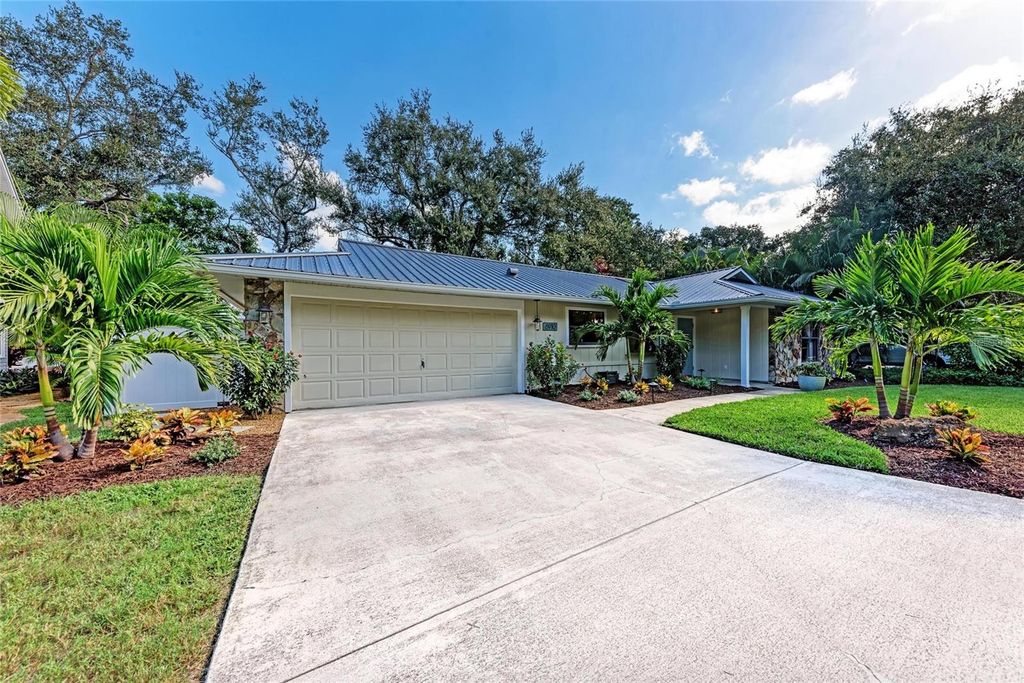 Photo of 6910 Arbor Oaks Court, Bradenton, FL 34209 (MLS # A4667485)