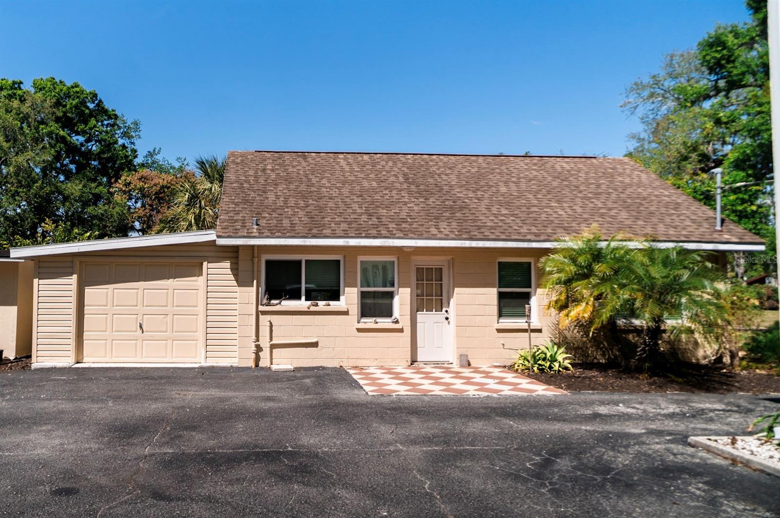 400 20TH STREET E 1-6