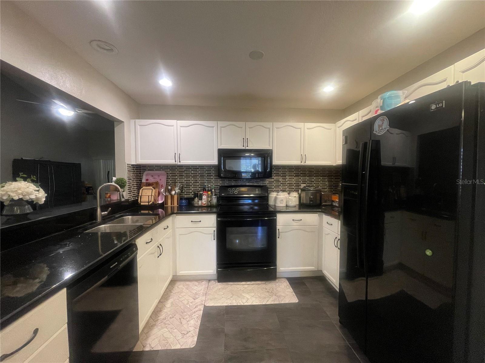 PINEWOOD VILLAS - Residential