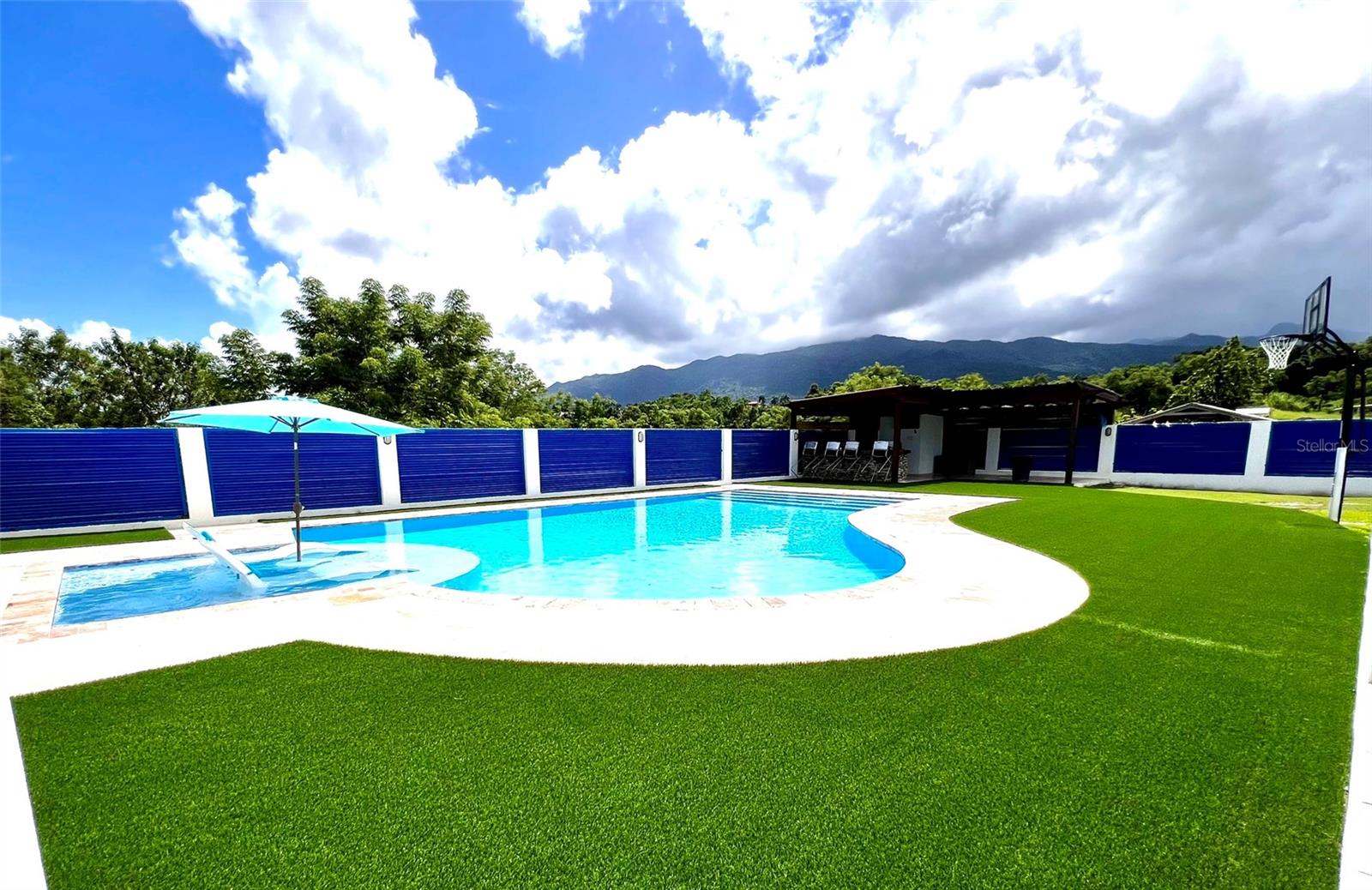 PRADERAS DEL YUNQUE - Residential