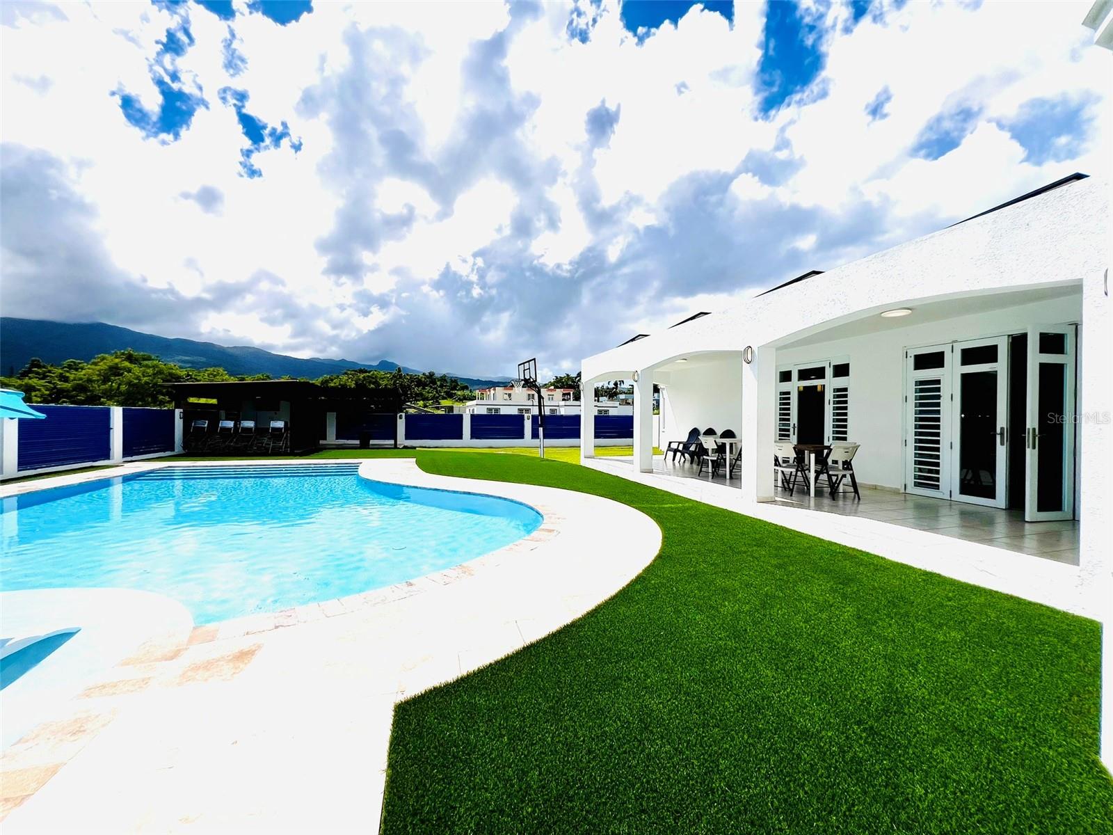 PRADERAS DEL YUNQUE - Residential