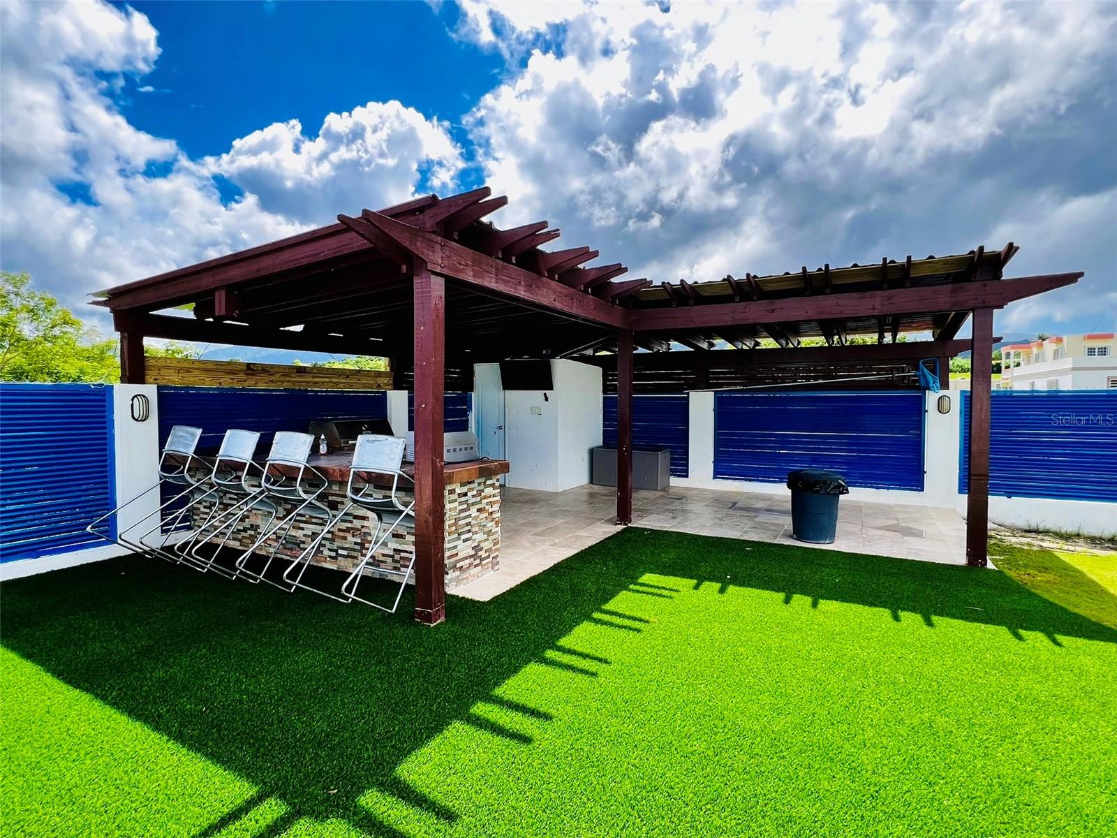 PRADERAS DEL YUNQUE - Residential