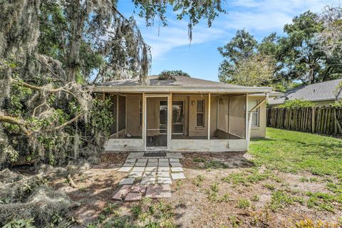 A home in PLANT CITY