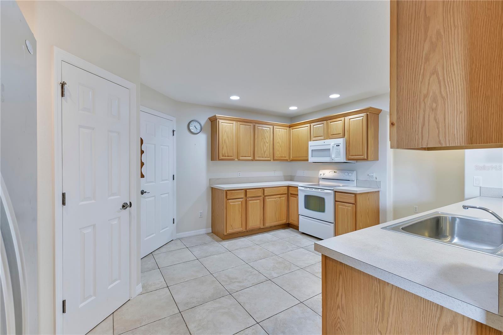 MEADOW SPGS - Residential