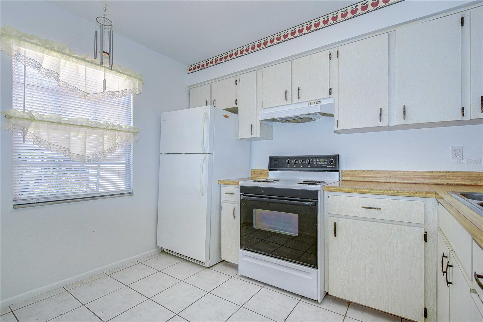 DEERWOOD GARDENS UNIT ONE - Residential