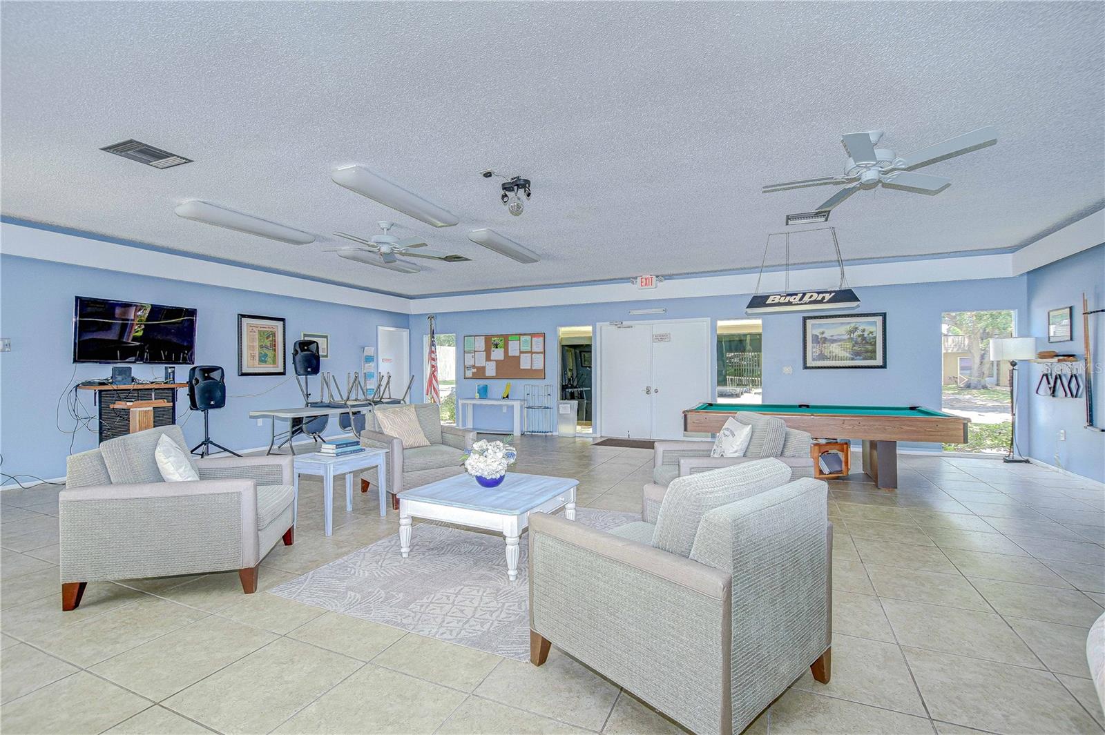 DEERWOOD GARDENS UNIT ONE - Residential