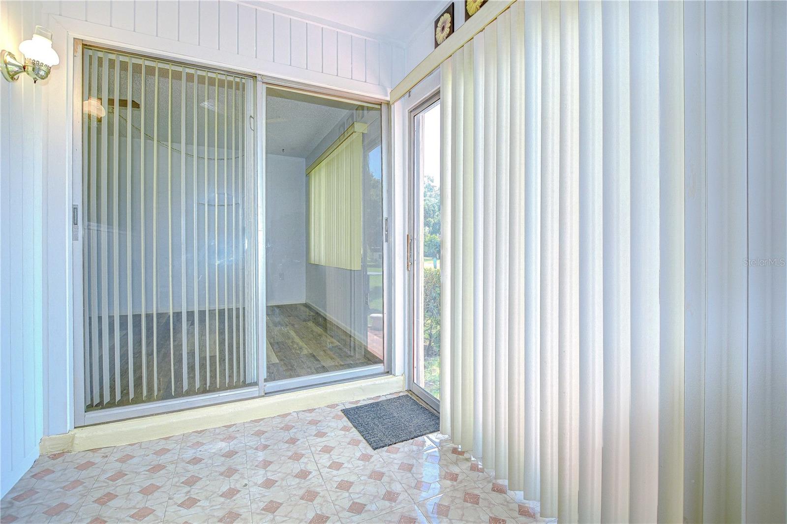 DEERWOOD GARDENS UNIT ONE - Residential