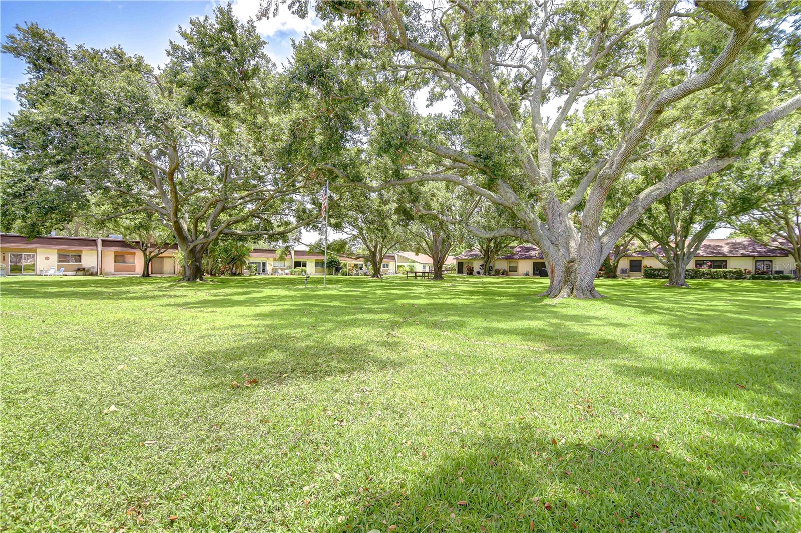 DEERWOOD GARDENS UNIT ONE - Residential