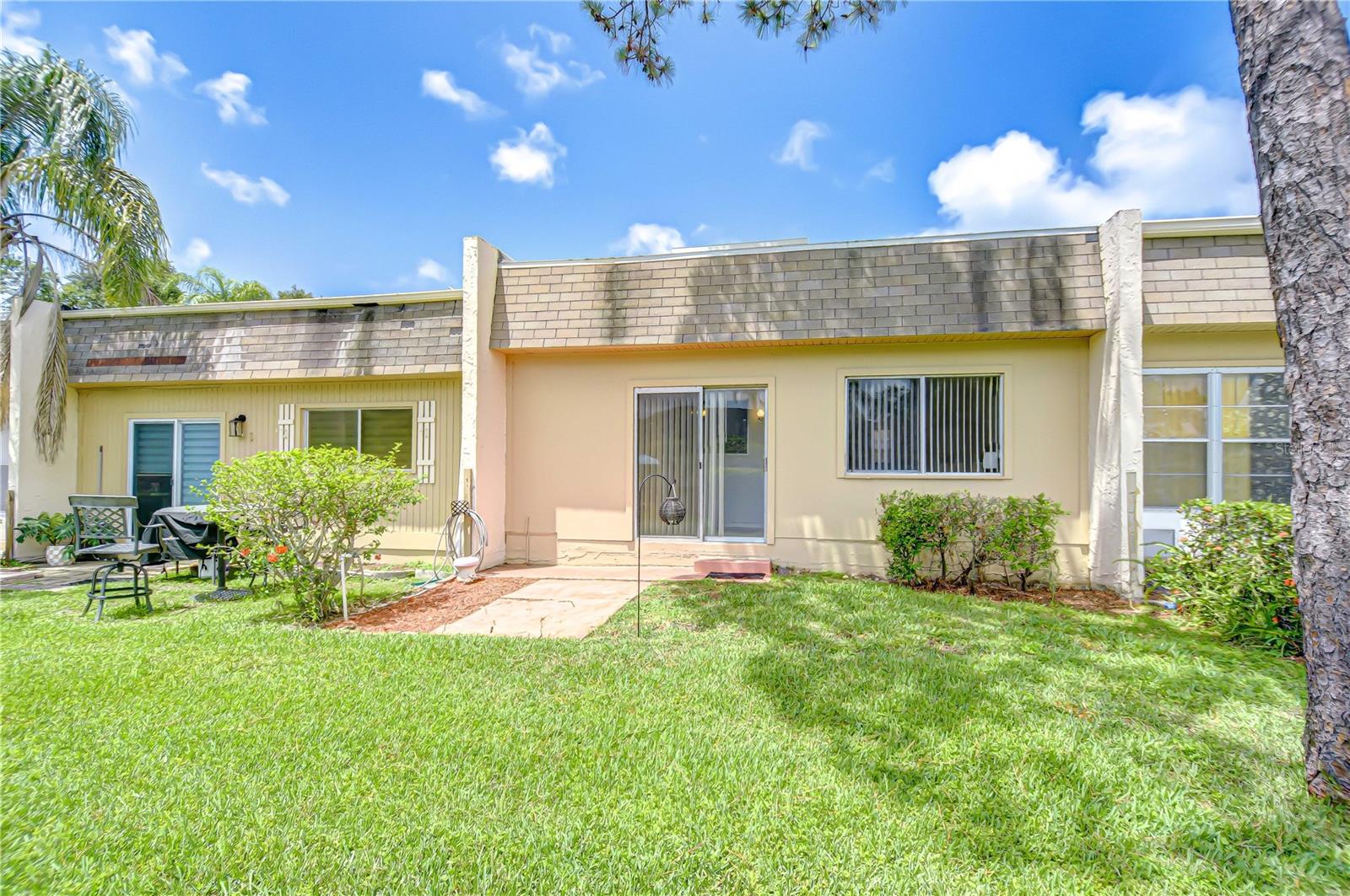 DEERWOOD GARDENS UNIT ONE - Residential