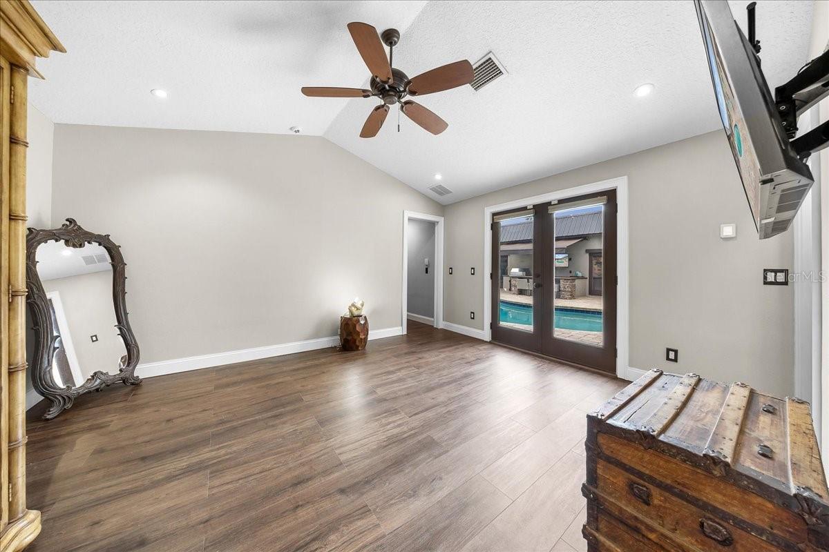 PARADISE COUNTRY CLUB UNIT 03 - Residential