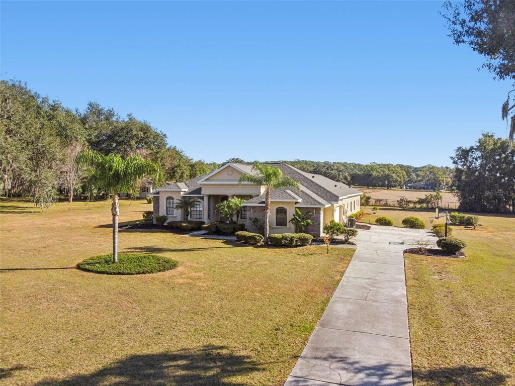 Photo of 14308 Willow Run, Dade City, FL 33523 (MLS # O6371736)