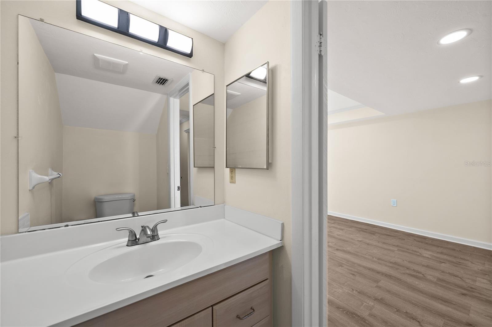 BENEVA VILLAGE SEC 3 - Residential Lease