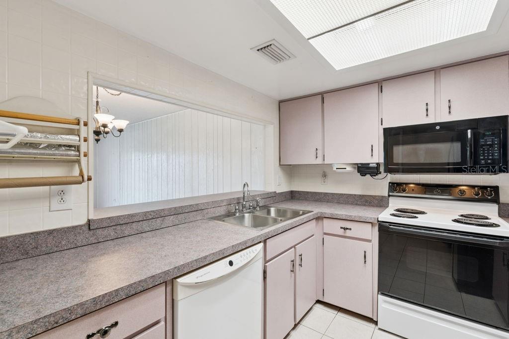 SLEEPY HARBOUR APTS CONDO - Residential