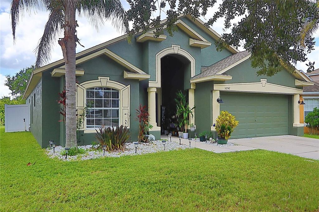 Photo of 10742 Shady Preserve Drive, Riverview, FL 33579 (MLS # TB8438310)