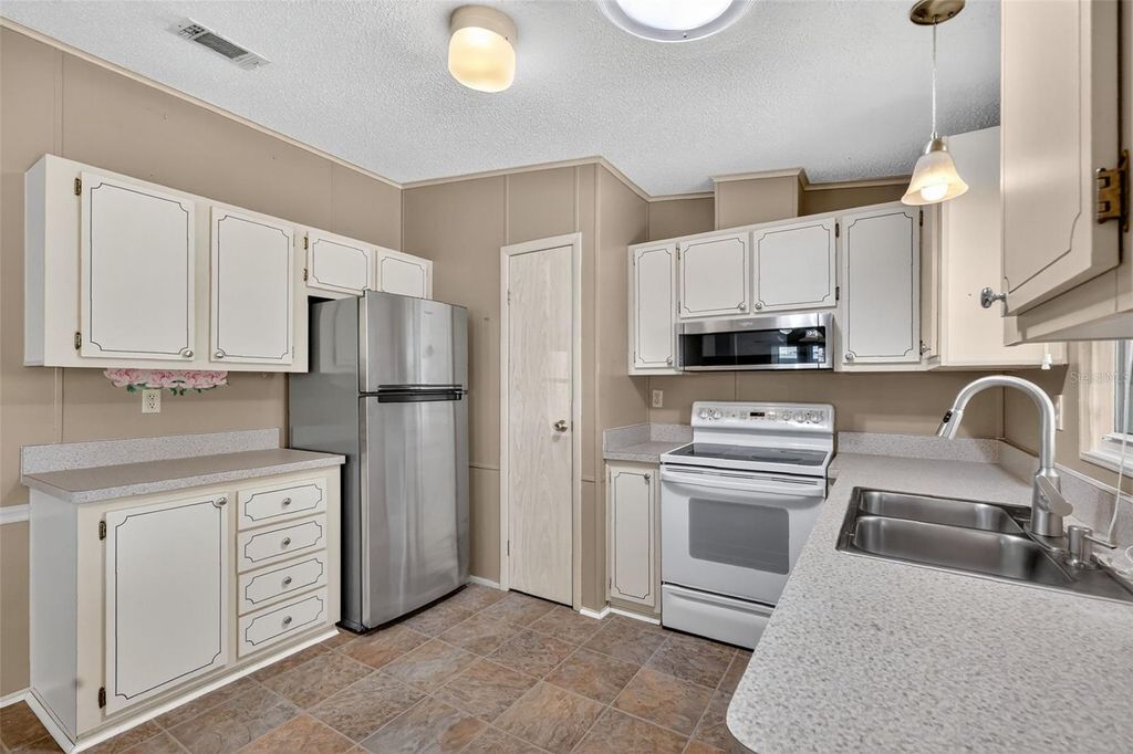 Photo of 622 Jennifer Drive, The Villages, FL 32159 (MLS # G5103486)