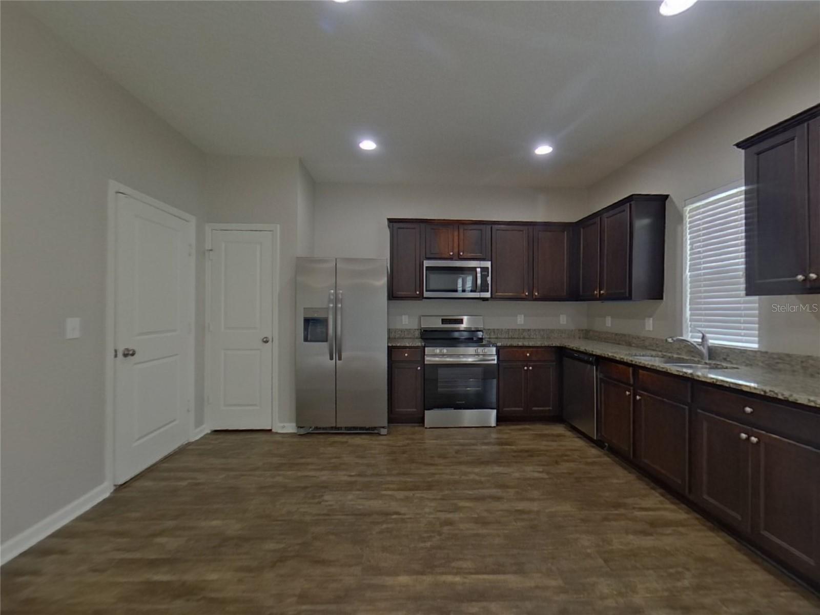 WHISPERING RIDGE PH 01 - Residential Lease