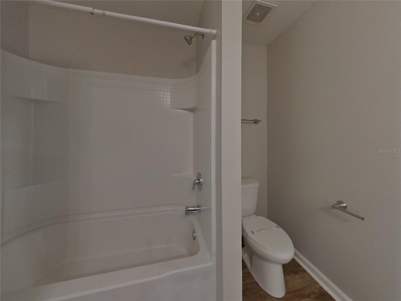 WHISPERING RIDGE PH 01 - Residential Lease