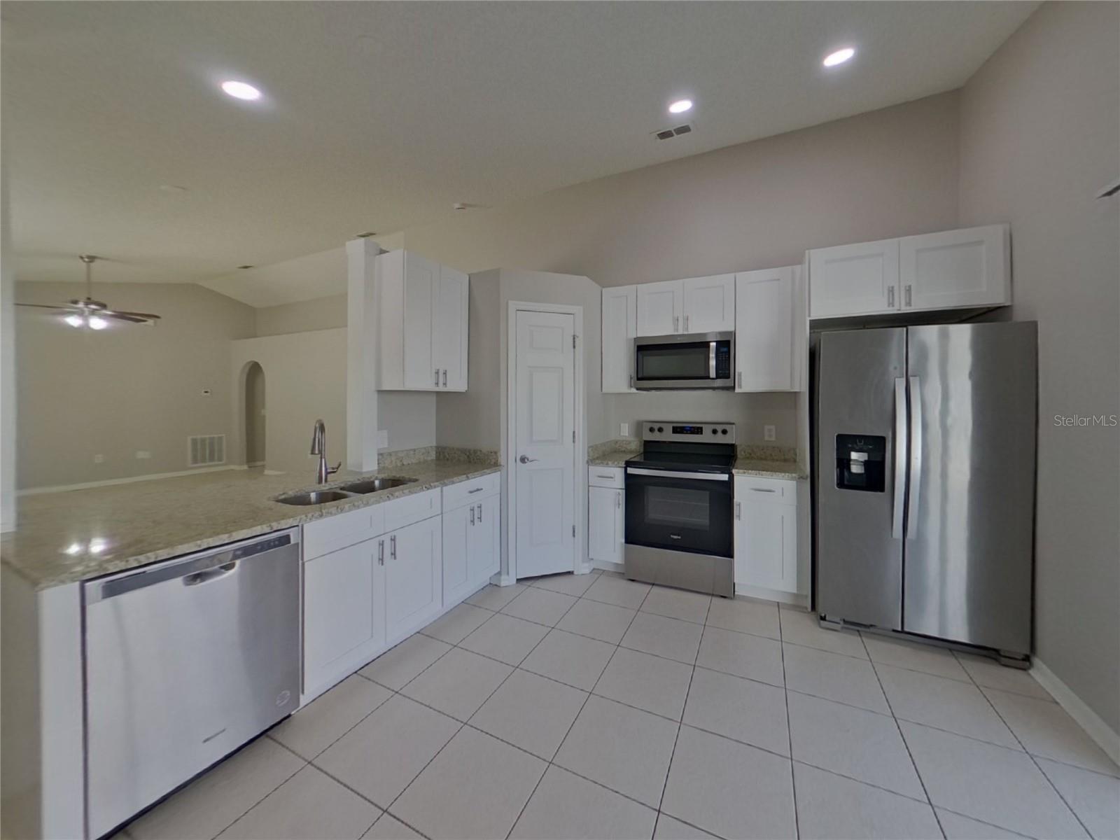 VILLAGES OF LAKE ST CHARLES PH - Residential Lease