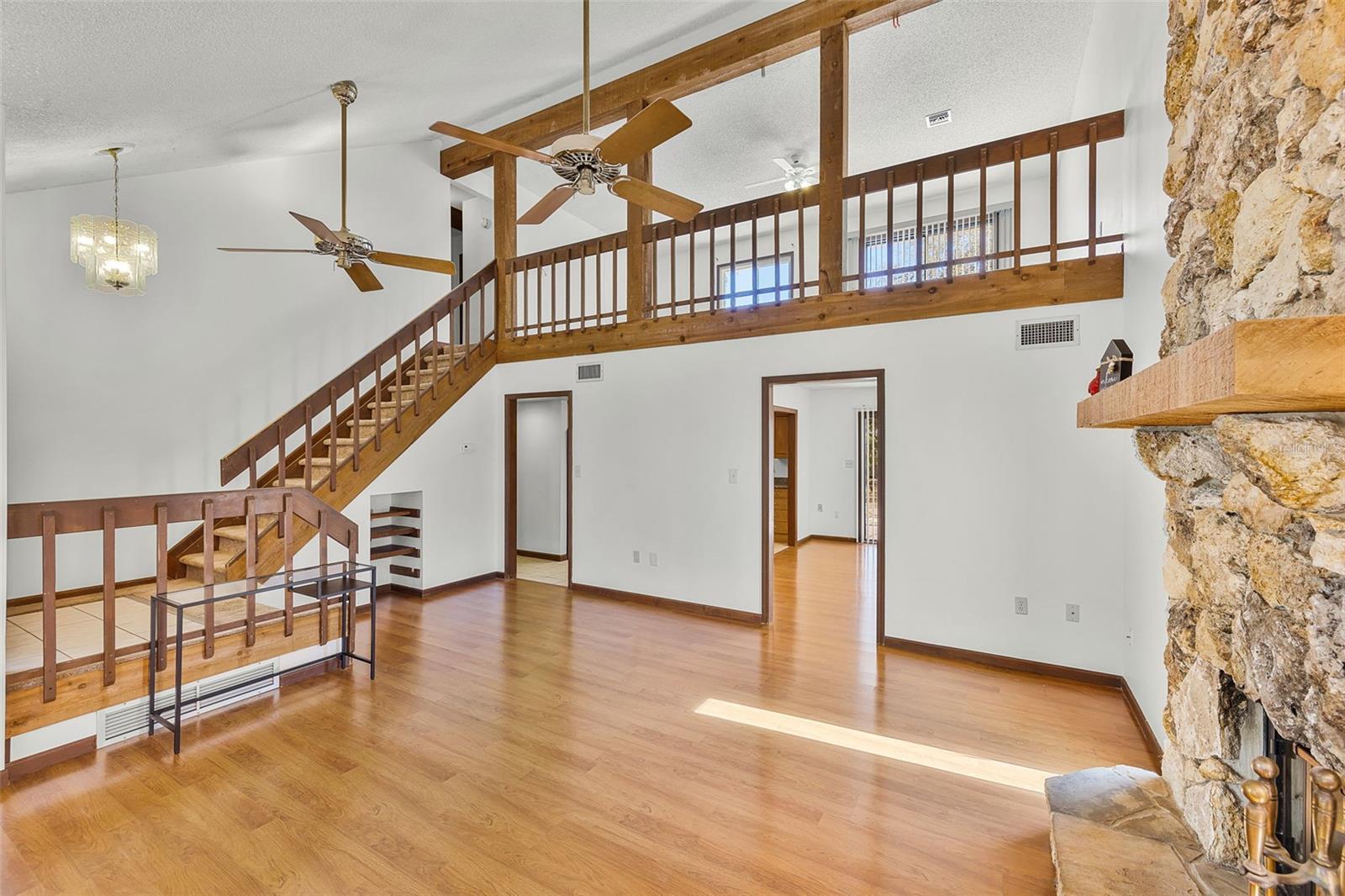 1220 ROLLING LANE