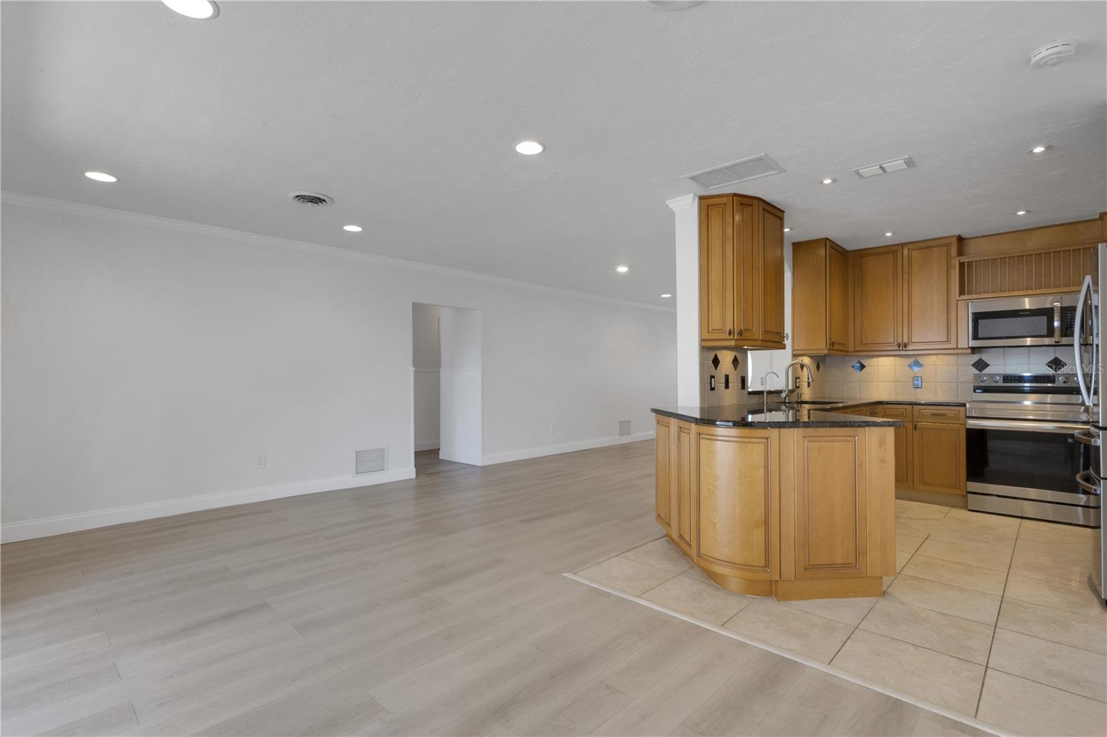 SOUTH VENICE - Residential