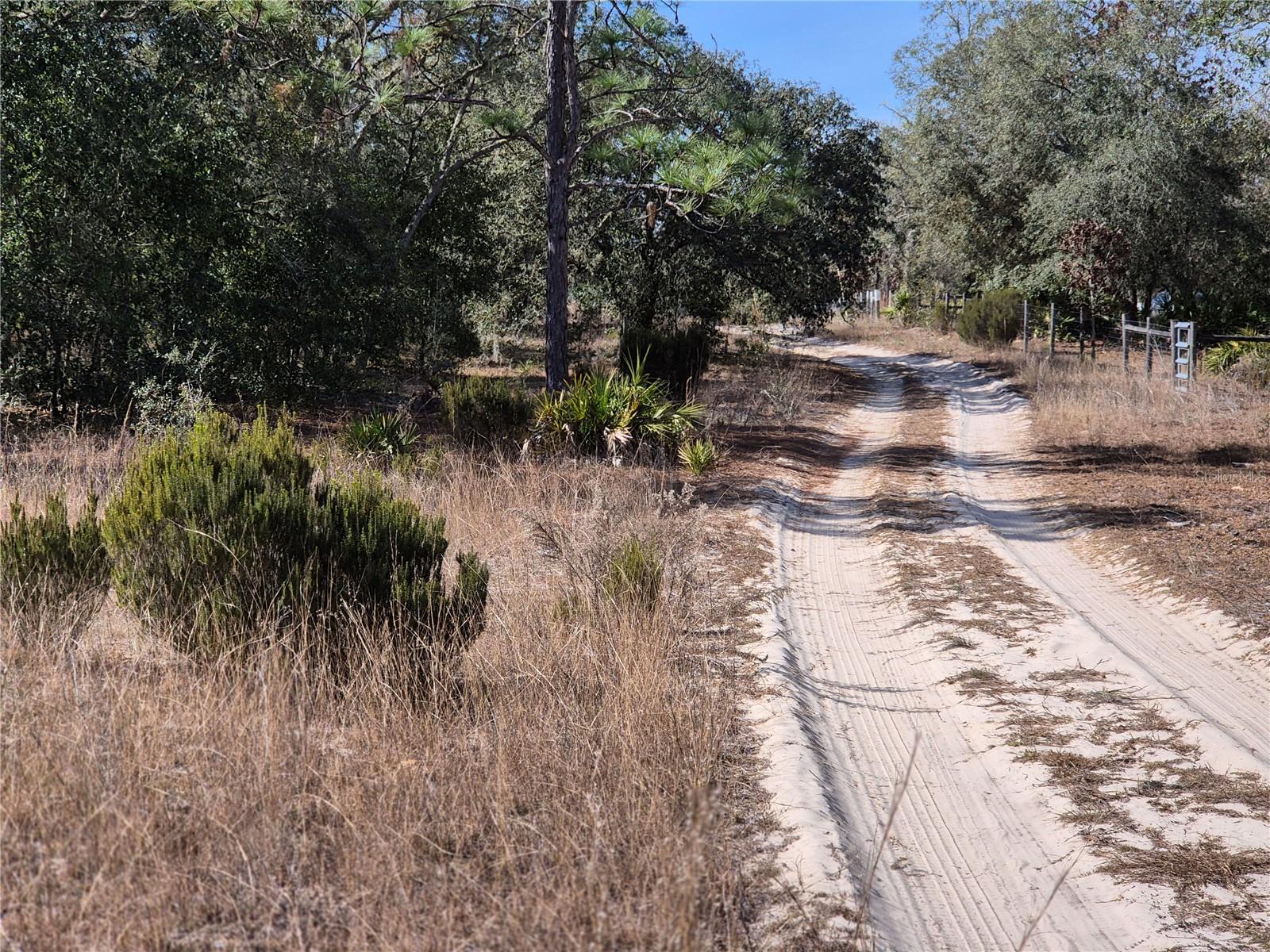 NORTH-SOUTH ESTATE - Land